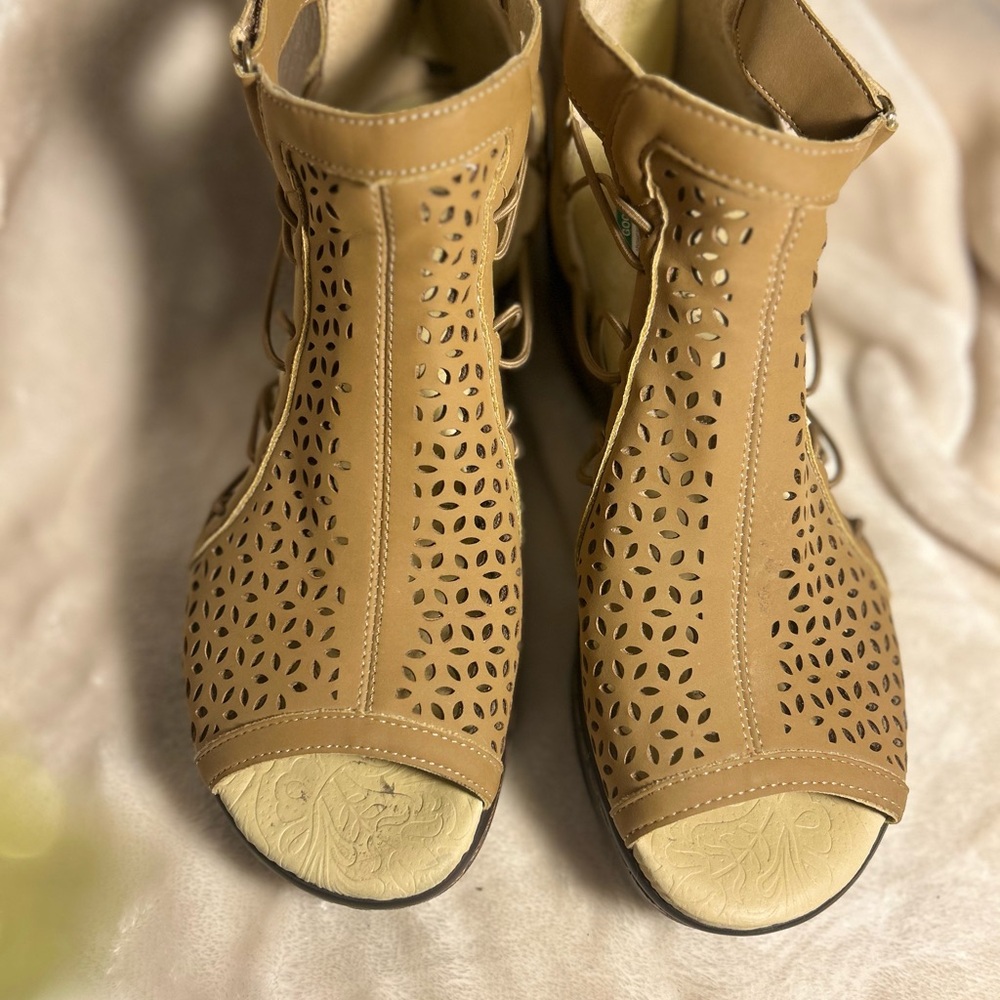 JBU Tan Cutout Women's Sandals
